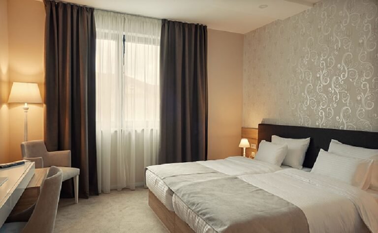 Various accessories that can complement hotel curtains